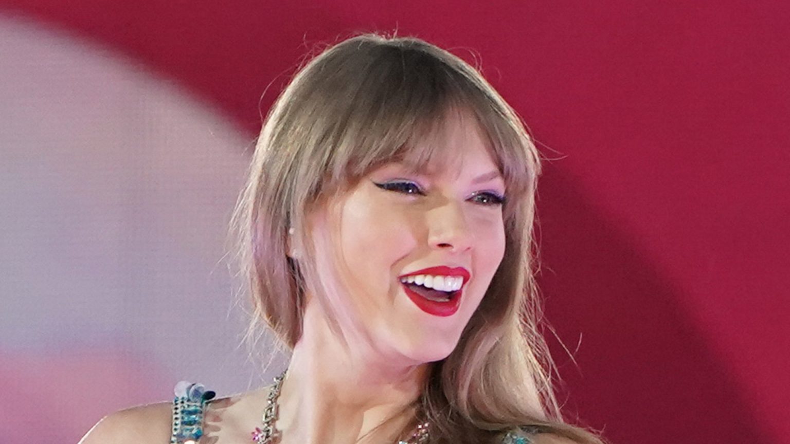 A Peek Into Taylor Swift’s Enthralling Tokyo Tour with Lavish Gifts and