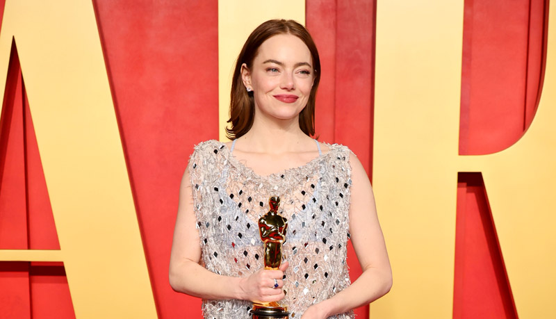Emma Stone Shines with Her Award and Spouse at the 2024 Vanity Fair