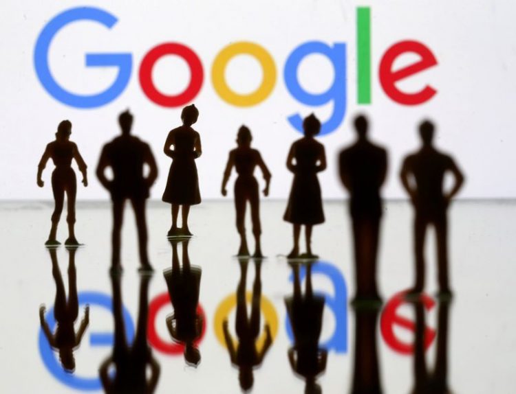 FILE PHOTO: FILE PHOTO: Small toy figures are seen in front of Google logo in this illustration picture, April 8, 2019. REUTERS/Dado Ruvic/Illustration/File Photo/File Photo