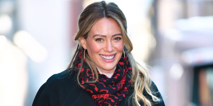 First look of Hilary Duff's How I Met Your Father reboot was published today.