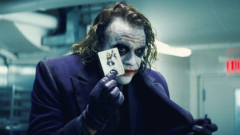 What’s the reason behind Heath Ledger's smoking problem on set?