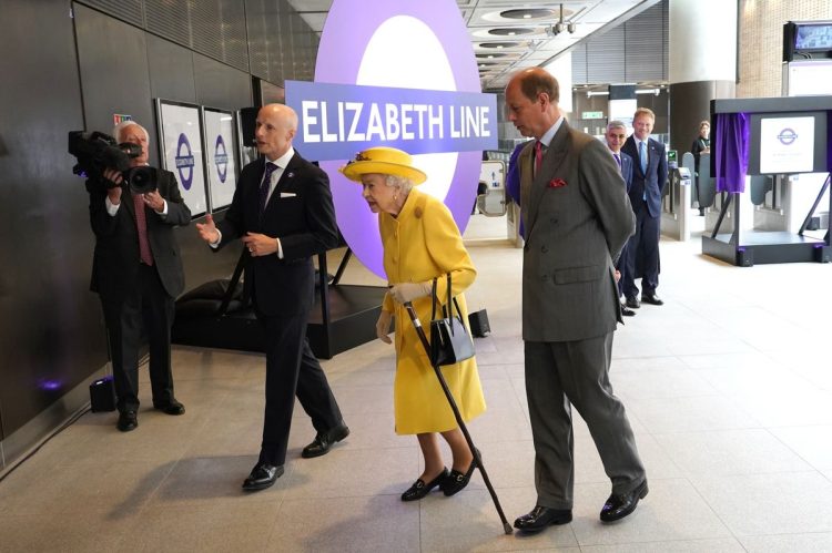 The Queen pays an unexpected visit to Paddington Station