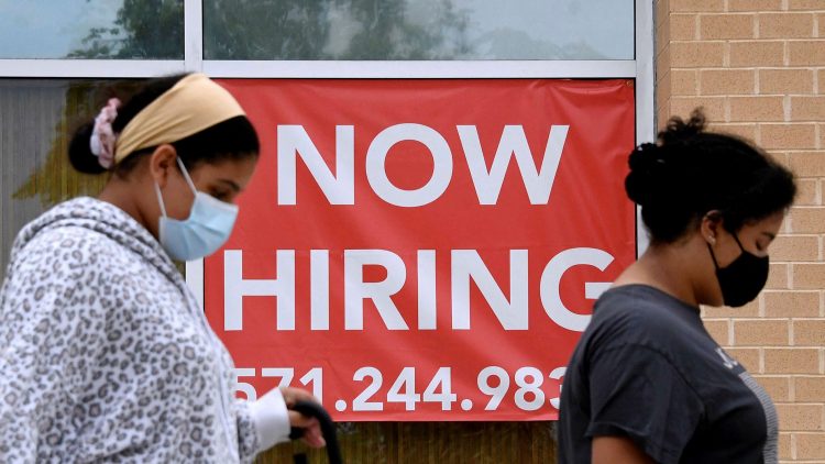 US job creation beats forecasts despite headwinds