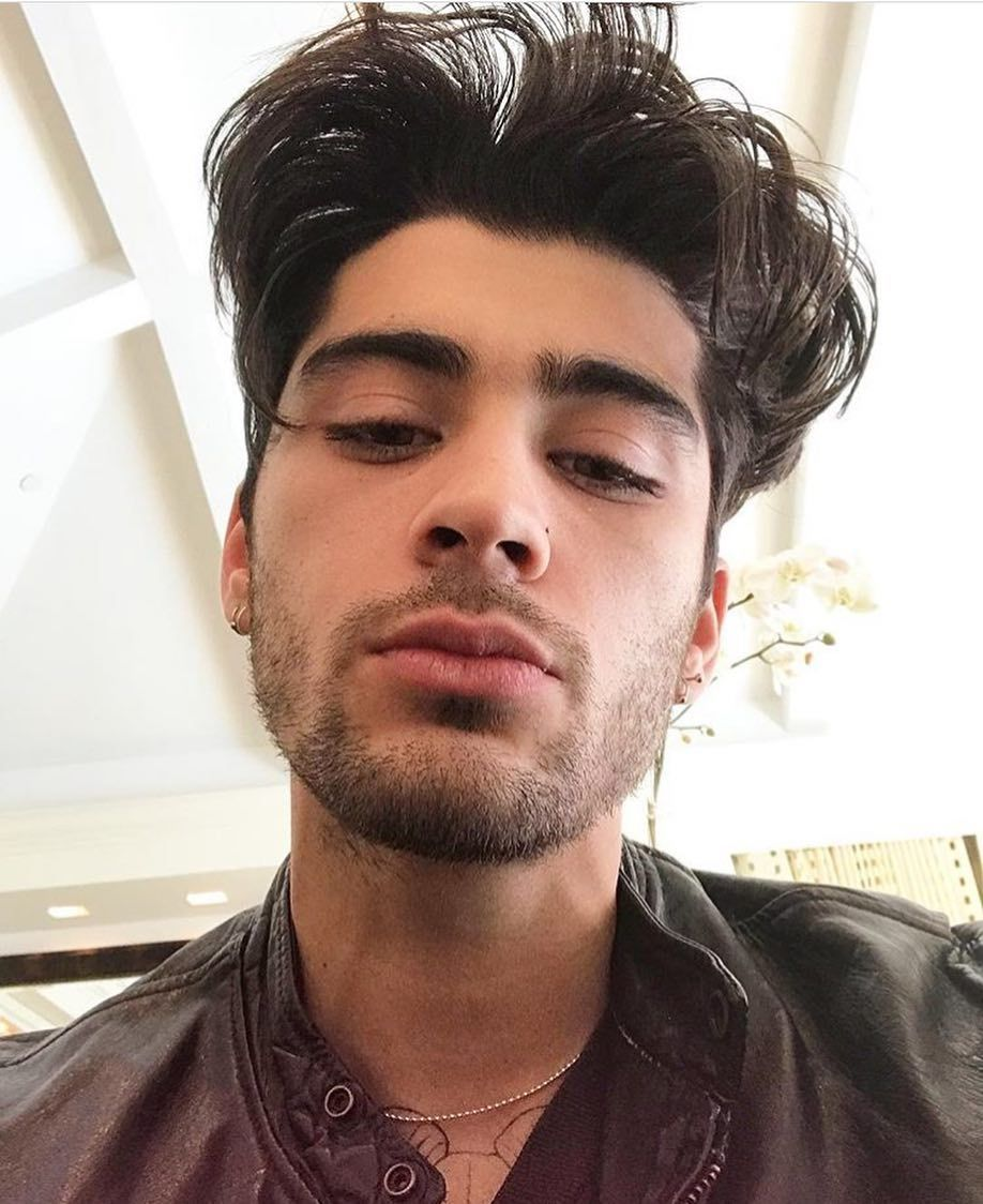 Zayn Malik flaunts his new pink hair in a selfie posted on Instagram - The  UBJ - United Business Journal