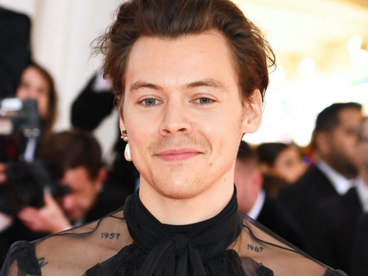 dont worry darling harry styles joins florence pugh chris pine and dakota johnson in olivia wildes movie