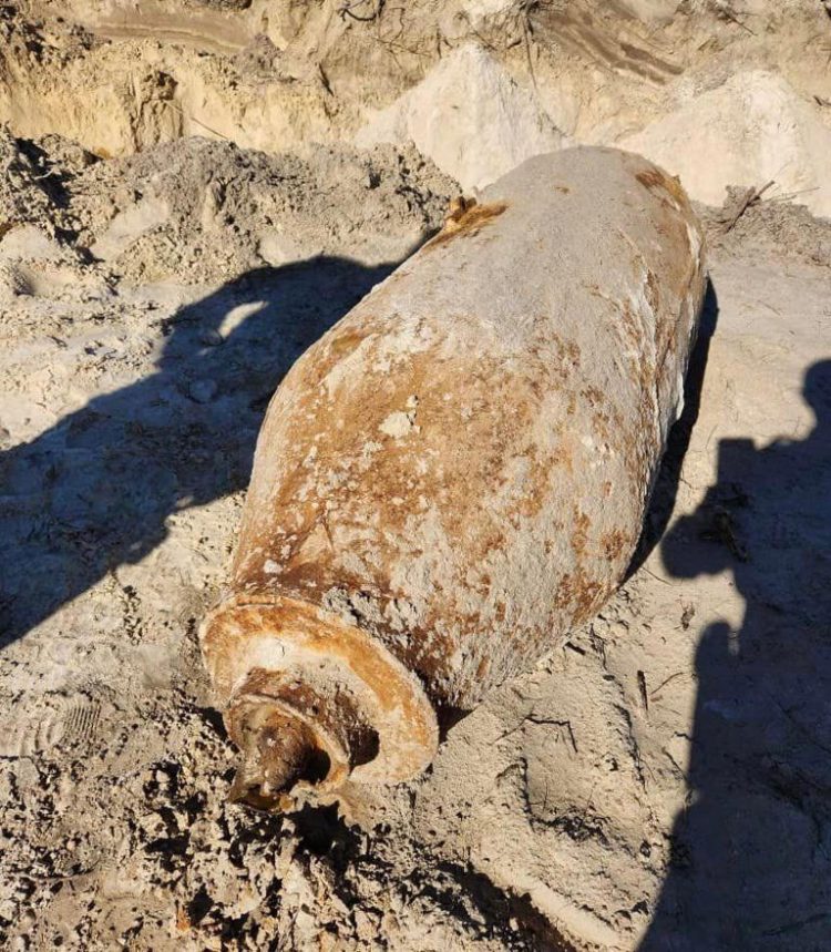 Old M65 bomb weighing 1,000 pounds from the World War II era uncovered by construction workers in Florida. The device was deemed to be inert.
