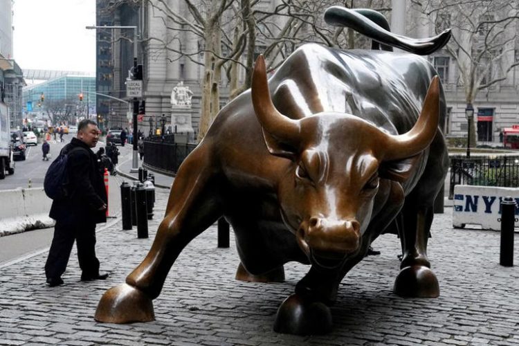 FILE PHOTO: FILE PHOTO: FILE PHOTO: The Charging Bull or Wall Street Bull is pictured in the Manhattan borough of New York City, New York, U.S., January 16, 2019. REUTERS/Carlo Allegri/File Photo/File Photo
© Thomson Reuters