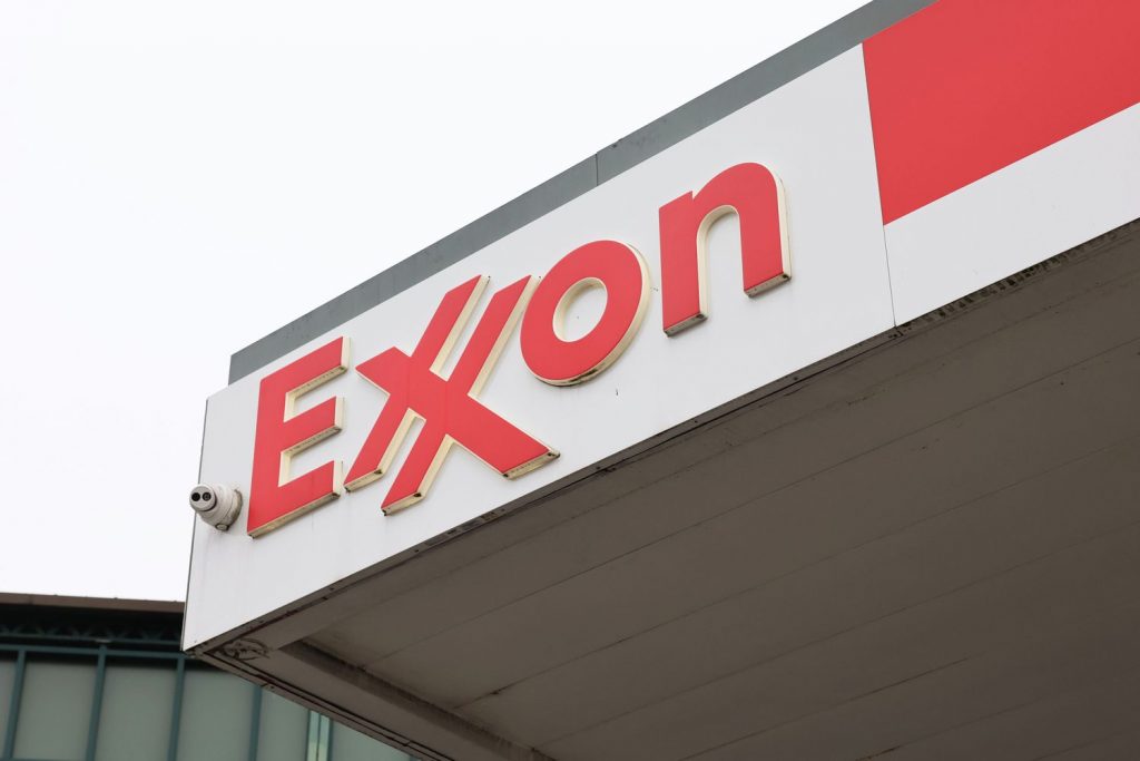 INV ExxonSign GettyImages 1720749186 56c04d9e488b4056a4f0878f06143f66