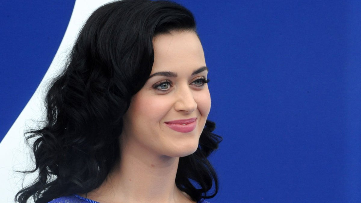 Katy Perry reveals Roar cover art
