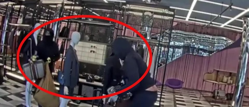 Video Shows Gunpoint Robbery At Manhattan Gucci Store e1708434735410