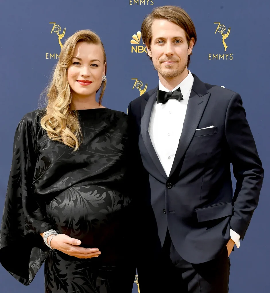 Yvonne Strahovski and Tim Loden gives birth