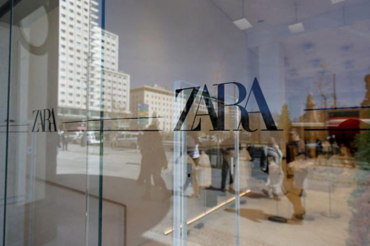 FILE PHOTO: Zara's logo is displayed on a window, at one of the company's largest stores in the world, in Madrid, Spain, April 7, 2022. REUTERS/Juan Medina/File Photo
© Thomson Reuters