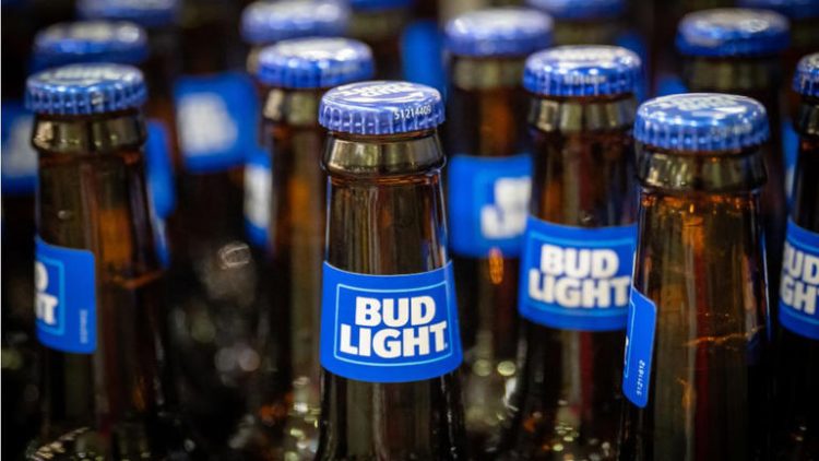 Marlboro man sells $2.2bn stake in Bud Light-maker
© Getty Images