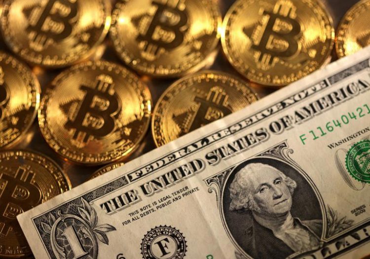 FILE PHOTO: Representations of cryptocurrency Bitcoin and U.S. dollar are seen in this illustration, August 10, 2022. REUTERS/Dado Ruvic/Illustration/File Photo
© Thomson Reuters
