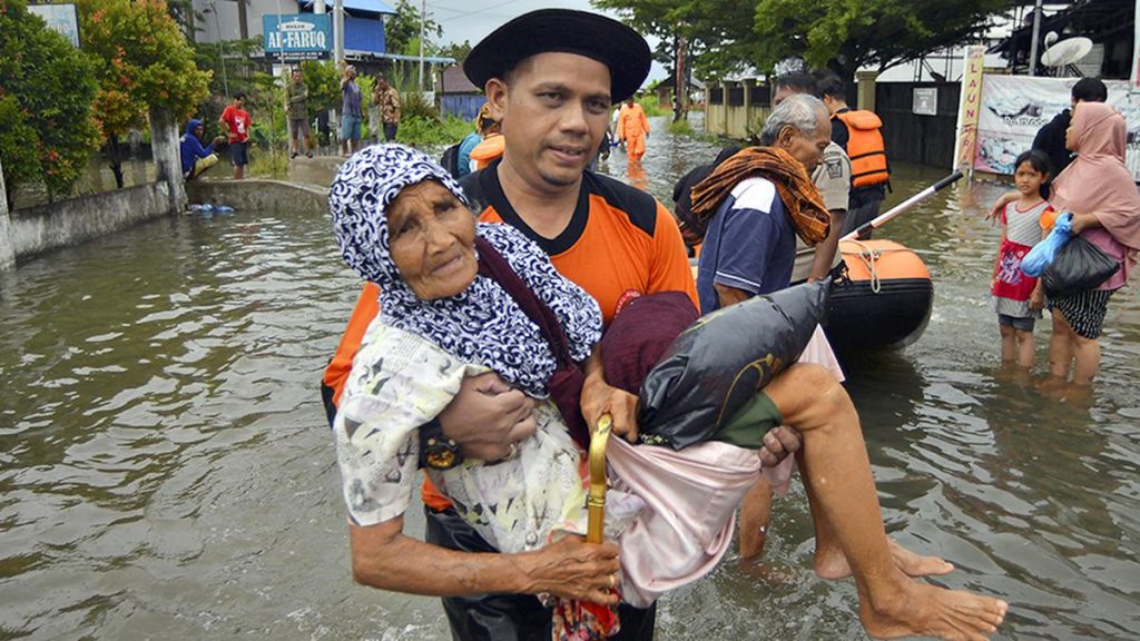 IMG Floods in Padang We 2 1 LLCH4JP5