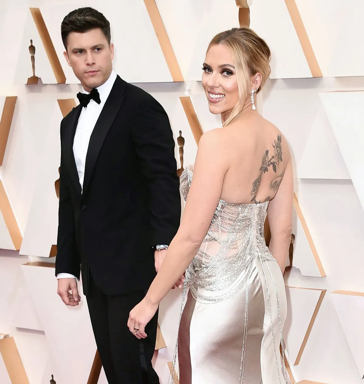 Scarlett Johansson and Colin Jost Sizzle on Oscars 2020 Red Carpet landing