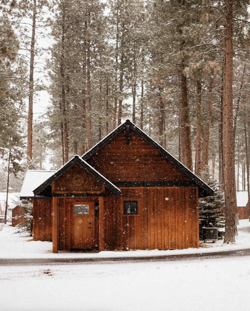 best winter cabins five pine lodge oregon 1638373559