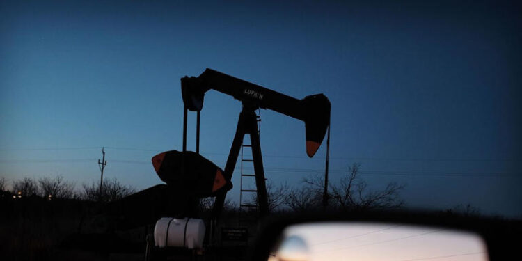 Oil Prices Decline for Third Consecutive Week: What's Driving the Drop?