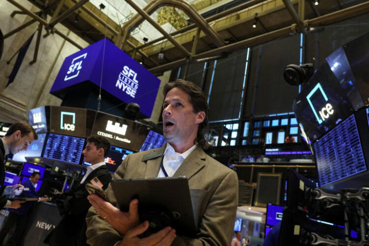 Traders work on the floor at the New York Stock Exchange (NYSE) in New York City, U.S., June 24, 2024. REUTERS/Brendan McDermid
