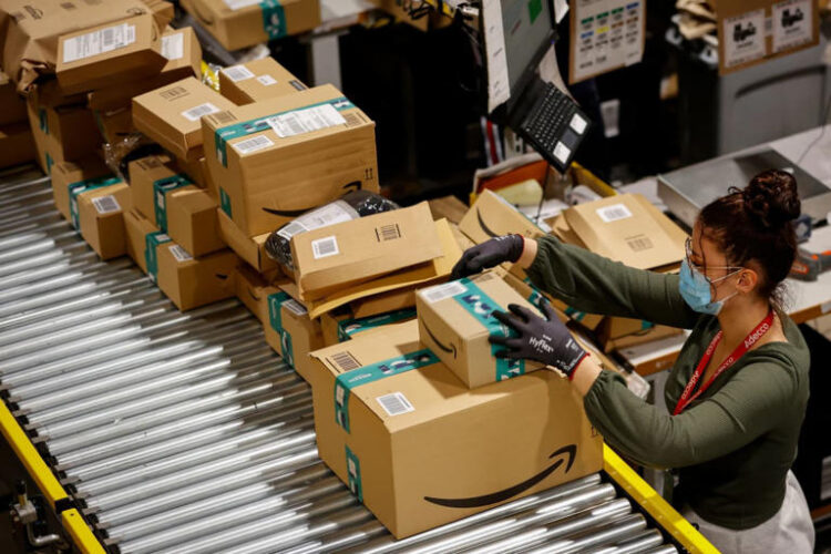 Amazon’s First U.S. Union Is Joining the Teamsters. What It Means for the Stock.
