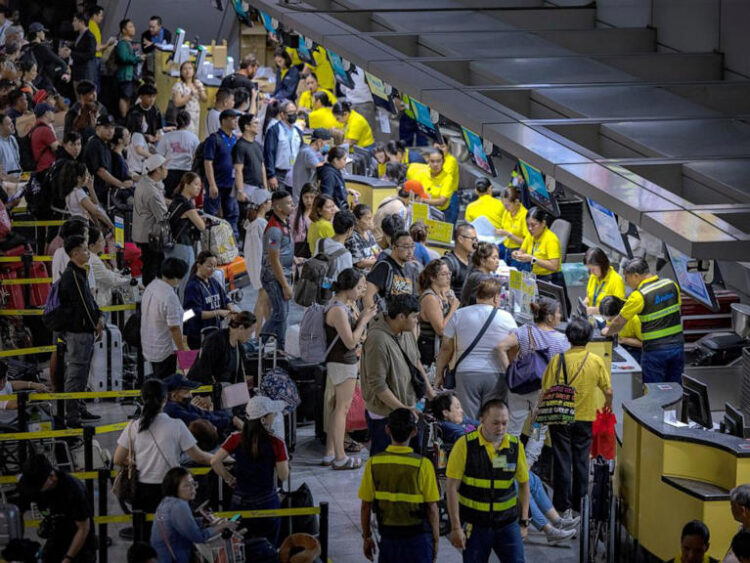 Long queues of passengers form at the check-in counters at Ninoy Aquino International Airport, amid a global IT disruption caused by a Microsoft outage and a Crowdstrike IT problem, on July 19, 2024 in Manila, Philippines.
