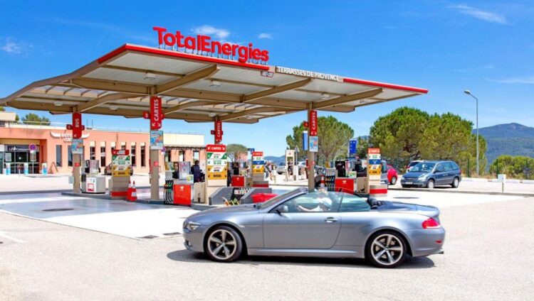 Electric mobility TotalEnergies to equip its motorway and expressway service stations with high power charge points for electric vehicles 940x532 1