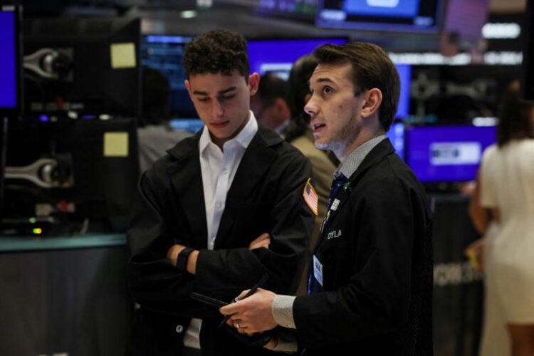 Traders work on the floor at the New York Stock Exchange (NYSE) in New York City, U.S., June 24, 2024. REUTERS/Brendan McDermid/File Photo