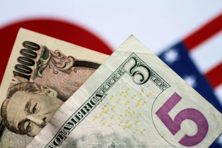 Dollar Recovers from Losses After Fed Hints at Rate Cuts; Yen