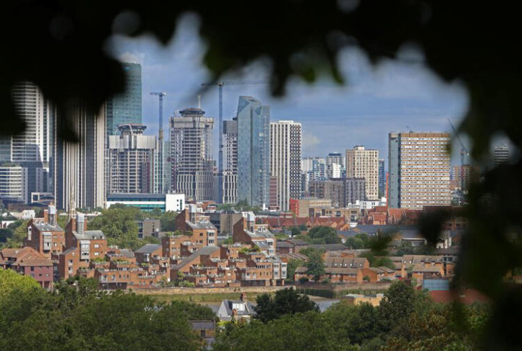 A view of residential homes alongside office blocks in Canary Wharf in London, Britain, August 1, 2023. REUTERS/Susannah Ireland/File Photo