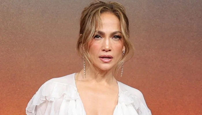 1196766 4590904 Jennifer Lopez 9 updates