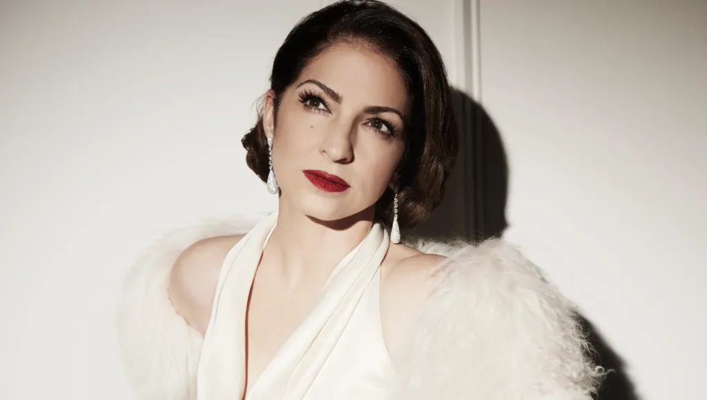 1377724226000 20121213 Gloria Estefan 188 credit Jesus Cordero