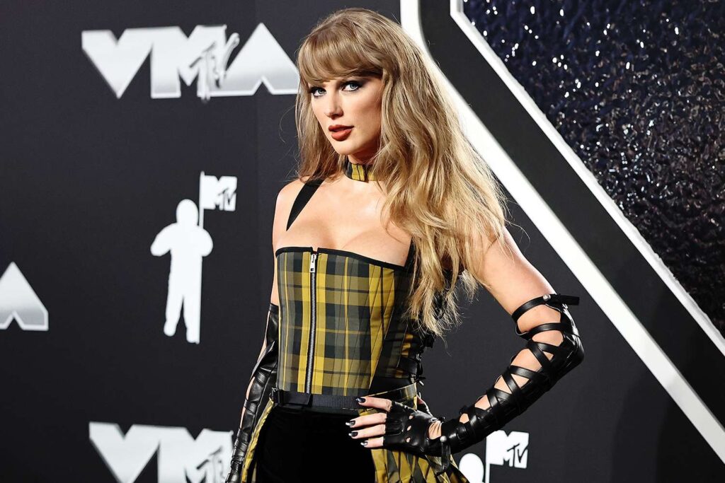 taylor swift 2024 vmas arrivals tout 2 091124 bc5dadee6fd24af48884ff6f59ac08d5