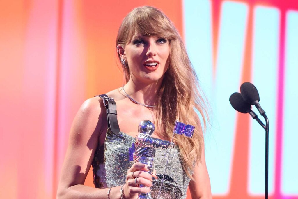 taylor swift VMA video winner 091124 3 03eefae80b674dd29ac37555db3e312b